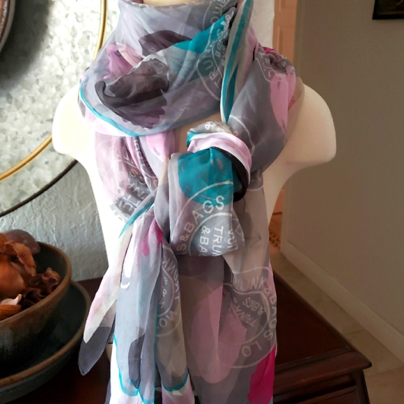 Louis Vuitton Long Silk Scarf - Picture 2 of 11